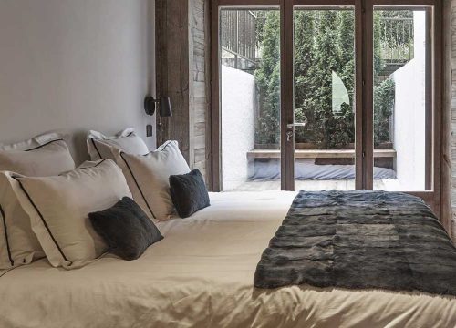 Queen Bed Room